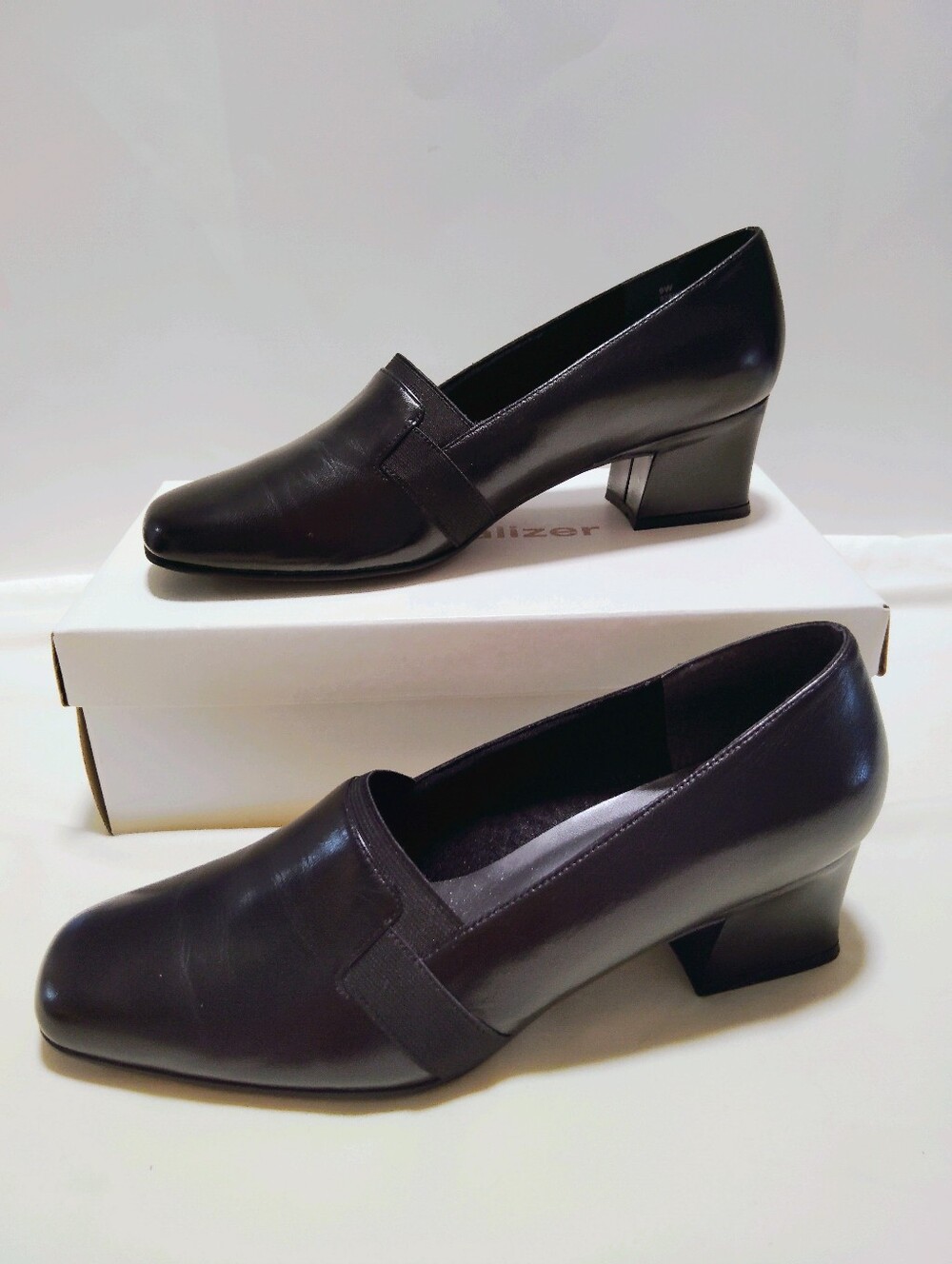 Naturalizer Women's 9W Blair Black Leather Pump Shoe Slip On with 2" Block Heel